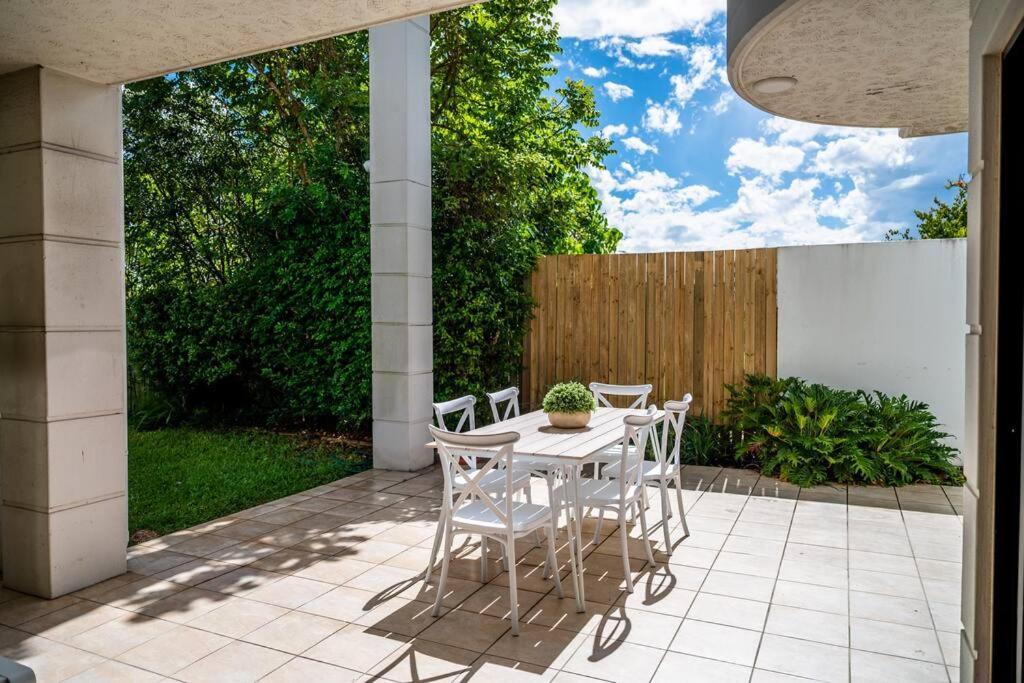 Modern 2-Bed Unit With Parking In South Brisbane Apartment Exterior photo